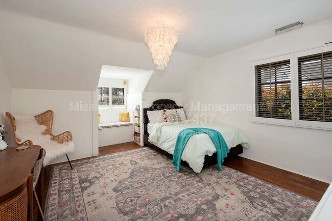 Building Photo - 857 Cheltenham Rd