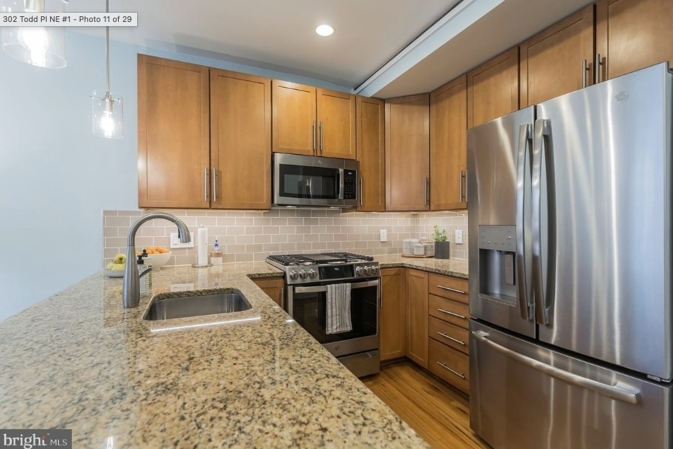 Building Photo - 302 Todd Pl NE