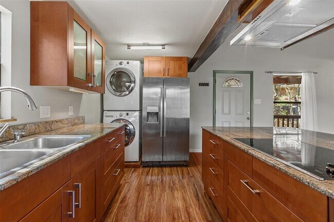 Building Photo - 4301 Stearn's Ln