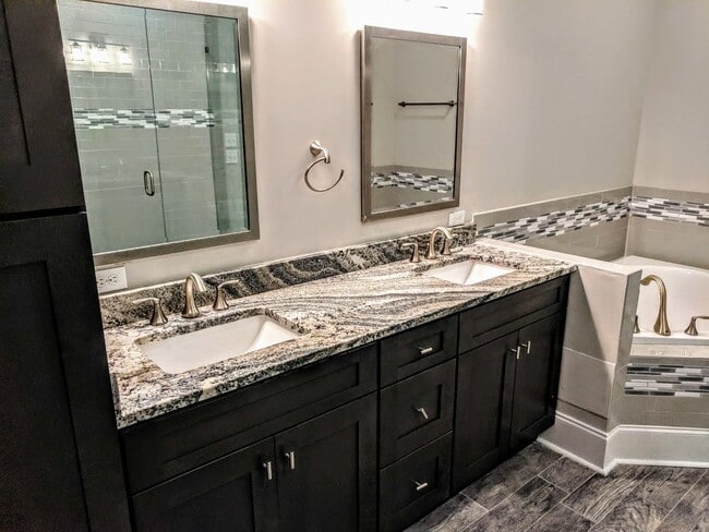 Building Photo - An amazing Townhouse for people who like b...