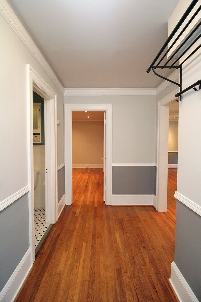 Building Photo - 507 NW 22nd Ave