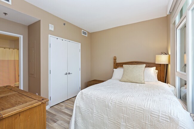 Building Photo - 427 9th Ave