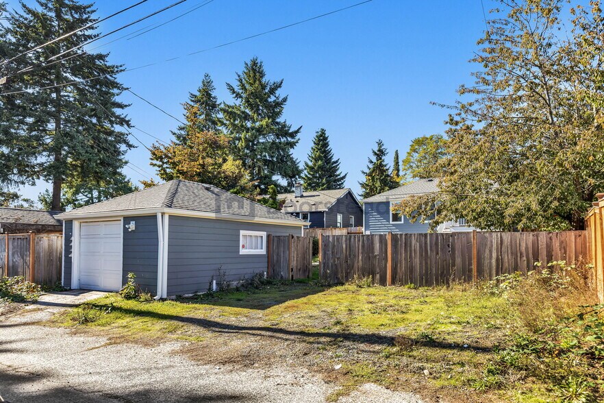 Building Photo - 7348 29th Ave SW