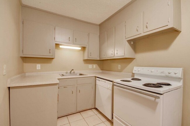 Building Photo - 608 Jack Warner Pkwy