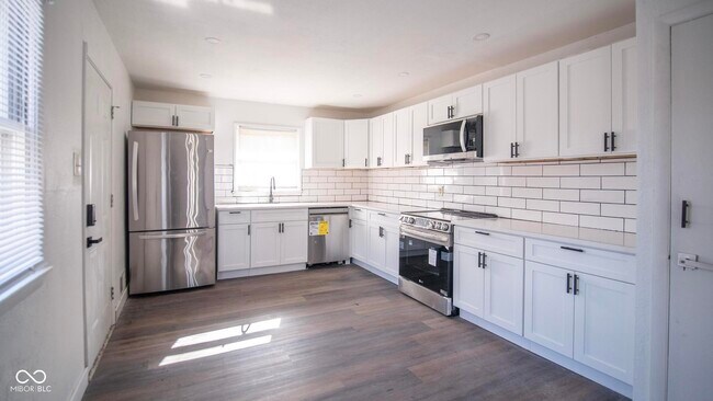 Building Photo - 2323 W 59th St