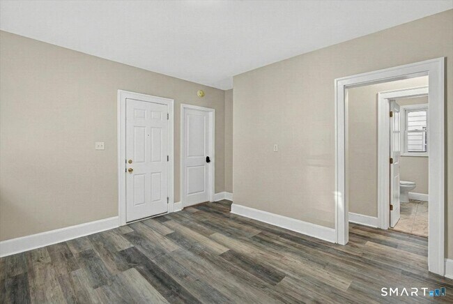 Building Photo - 38 Bristol St