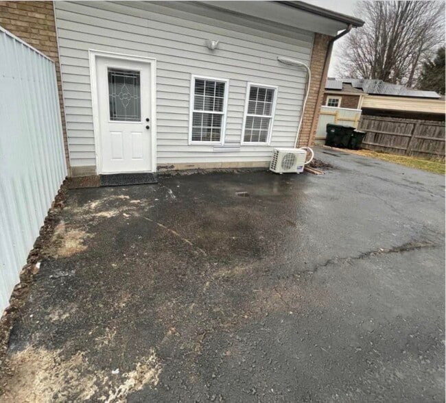 Building Photo - 8604 Wayfield Ct