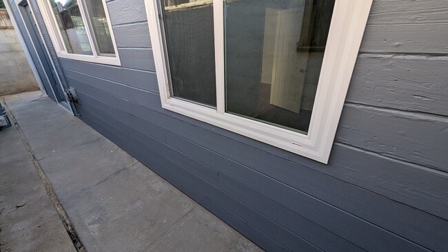 Building Photo - 392 West Center Ave