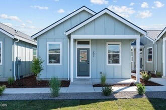 Building Photo - 202 Gangnes Dr