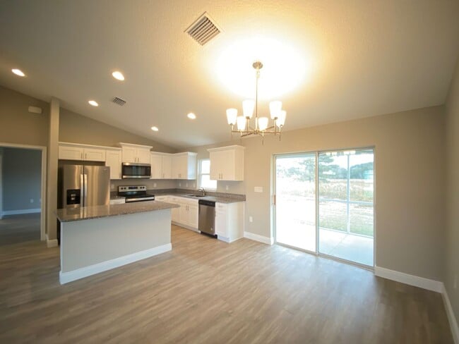 Building Photo - Silver Spring Shores - 3/2/2  **Won't Last***