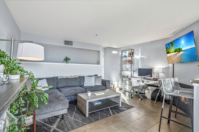 Living Room - 7320 Hawthorn Ave