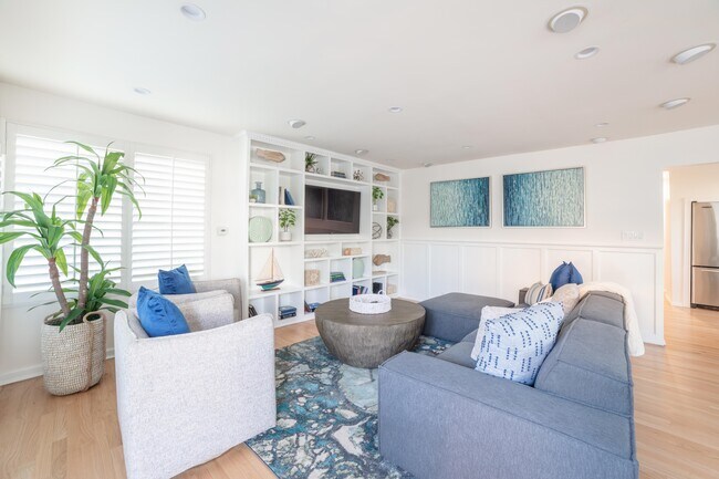 Building Photo - 204 30th St