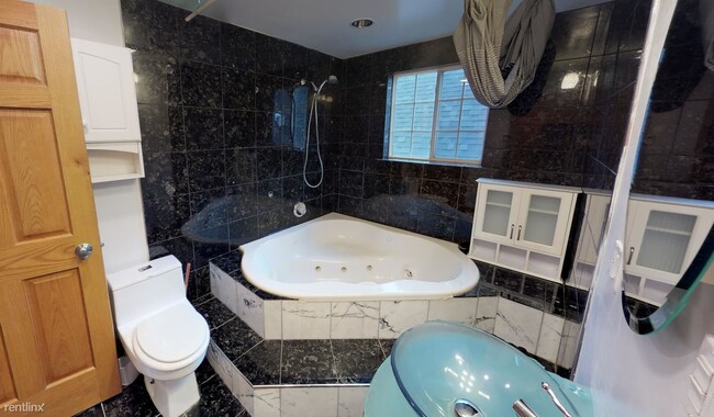 Building Photo - 1 br, 1 bath House - 1638 W Blackhawk St P...