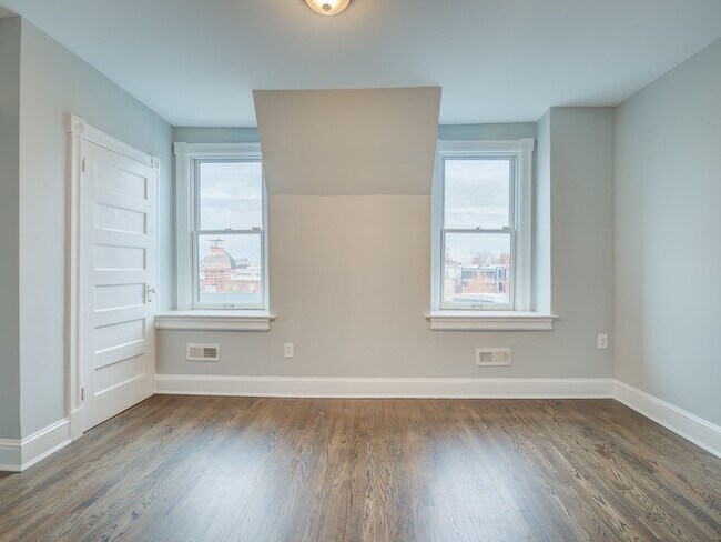 Building Photo - 1022 Park Rd NW