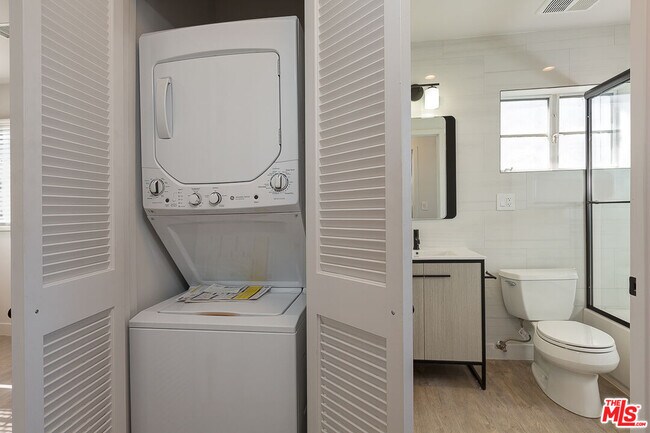 Building Photo - 1101 S Bronson Ave