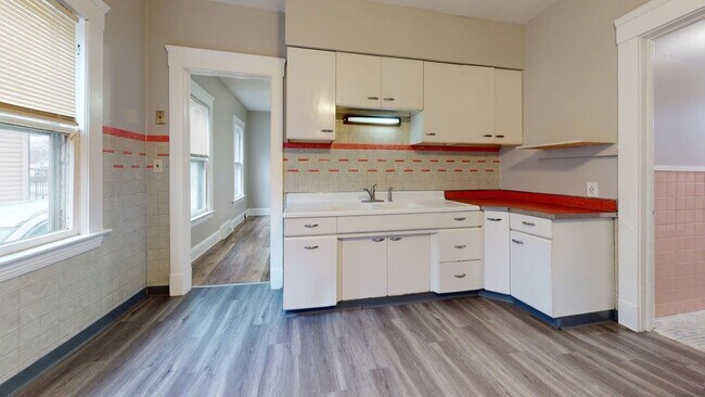 Building Photo - 3505 Meyer Ave