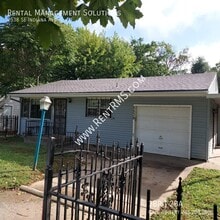 Building Photo - 2538 SE Indiana Ave