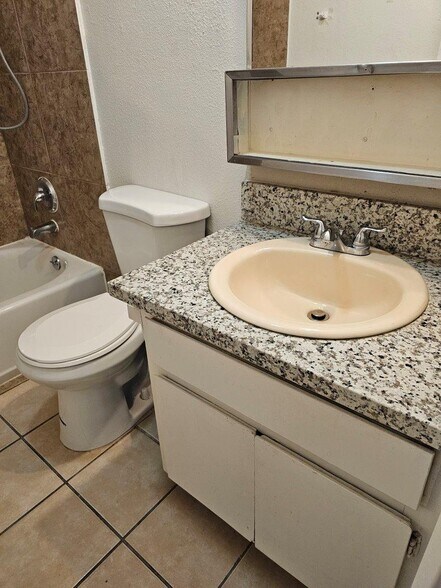 Building Photo - 2428 Statz St