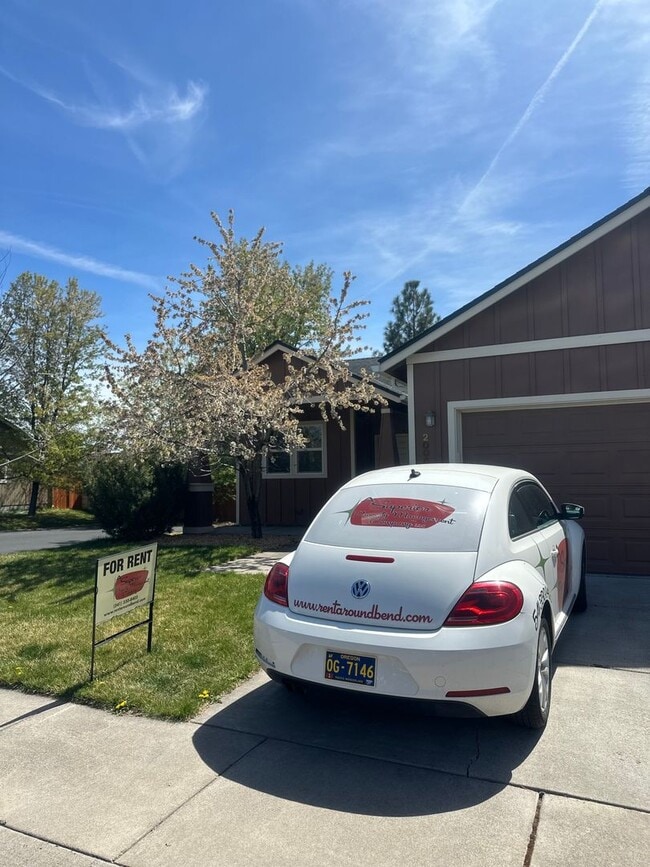 Building Photo - Cozy 3 Bedroom Home in SW Bend!