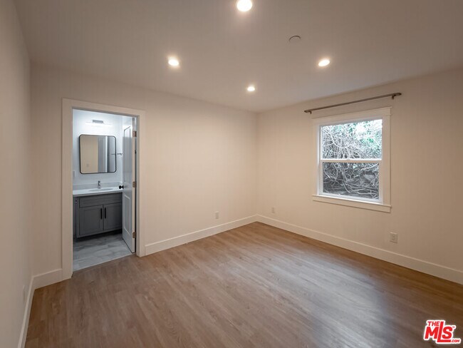 Building Photo - 94 S Vinedo Ave