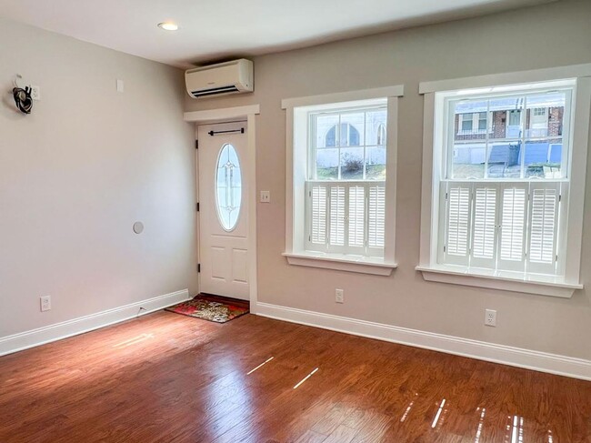 Building Photo - Recently Renovated 3-Bedroom, 2 Bath Bridg...