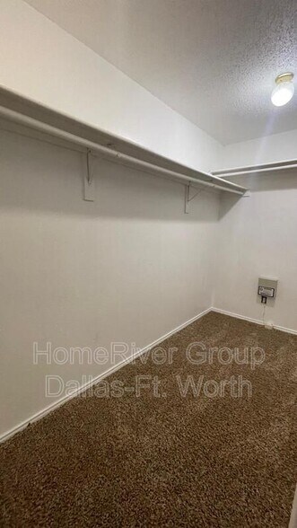 Building Photo - 317 Sweetgum Dr