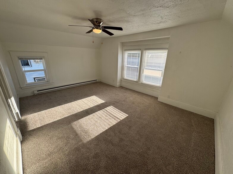 Living Room - 934 N 5th St