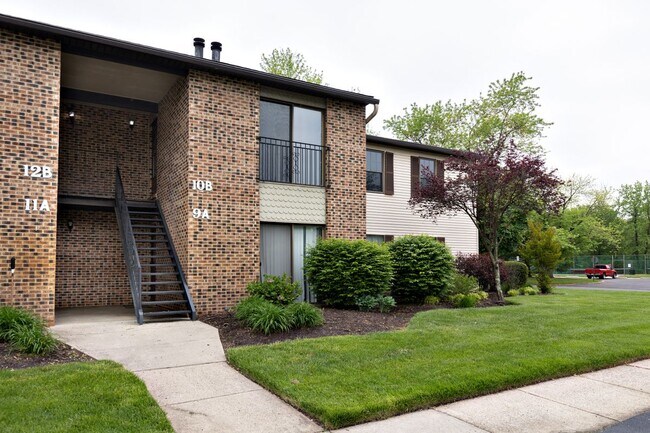 Building Photo - 10-B SUMAC CT