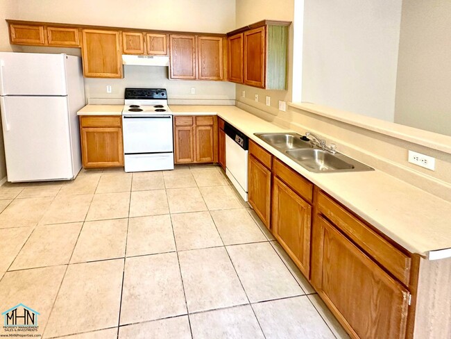 Building Photo - Charming Duplex for Rent: Your Ideal Home Awaits!