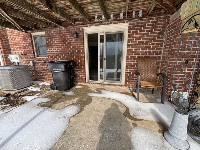 Building Photo - 3776 Kenwick Trail