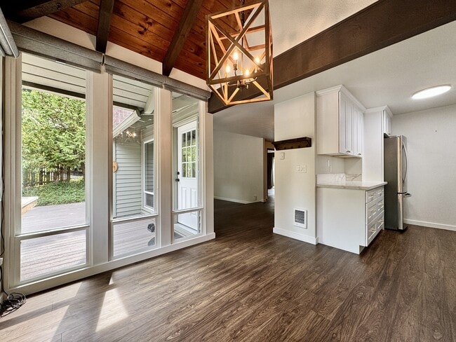 Building Photo - 6155 SW Heights Ln