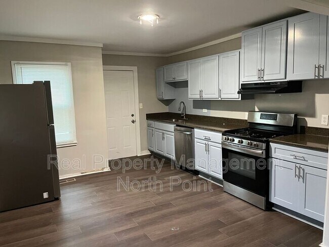 Building Photo - 468 Birney St NE
