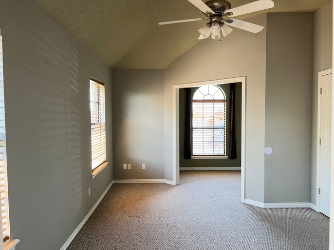 Building Photo - 3 Bed 2 Bath House Right down the road from Northridge Middle School.