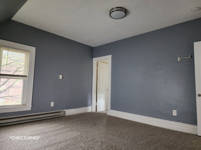 Master bedroom - 215 Freeman Ave
