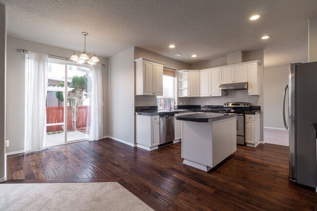 Building Photo - Beautiful 4 bedroom, 2.5 bathroom-Union Hi...