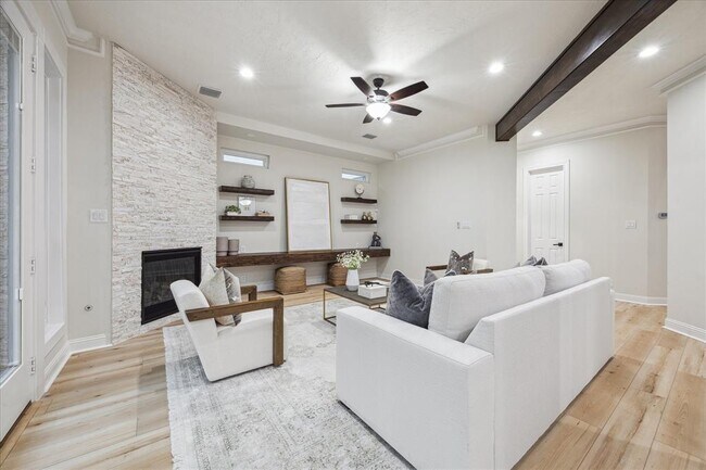 Building Photo - 4317 Verone St