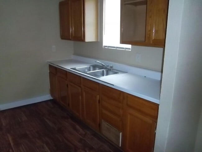 Building Photo - 905 N Hayes St