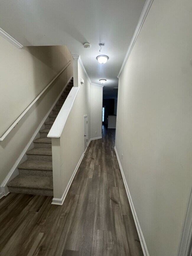 Building Photo - 3BR Townhome • In-Unit W/D • Trash Included in Fort Mill