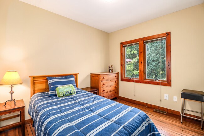 Building Photo - 5 Birch Ln