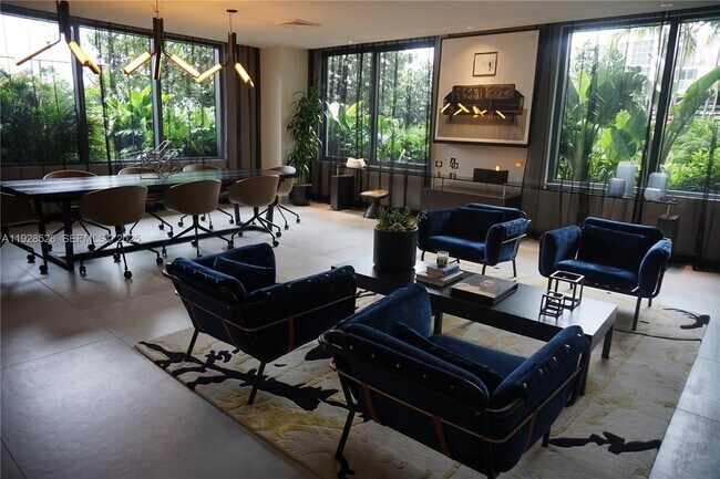 Building Photo - 121 NE 34th St