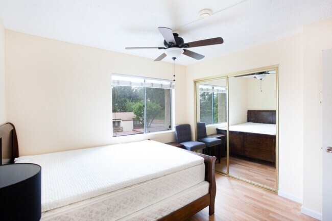 Building Photo - Furnished Condo in Desirable Community in ...
