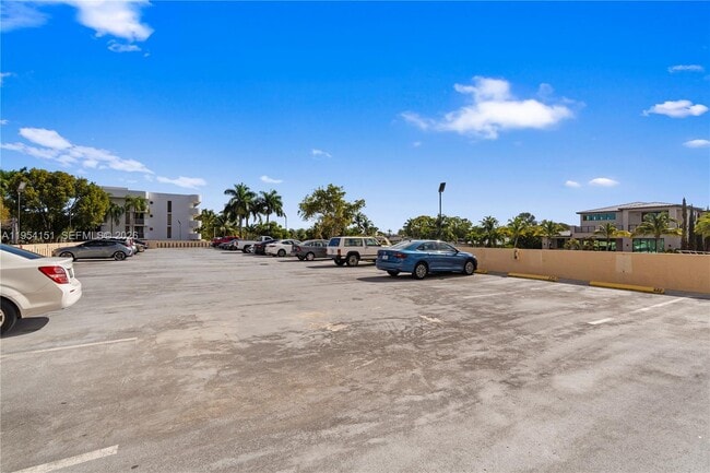 Building Photo - 2350 NE 135th St