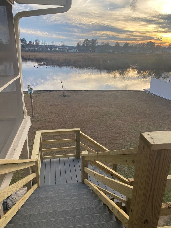 Building Photo - Waterfront 3 bedroom 2 bath