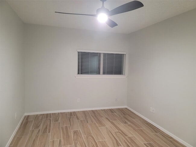Building Photo - 7093 N Holiday Dr