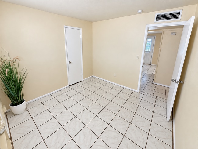 Building Photo - 3841 N 63rd Dr