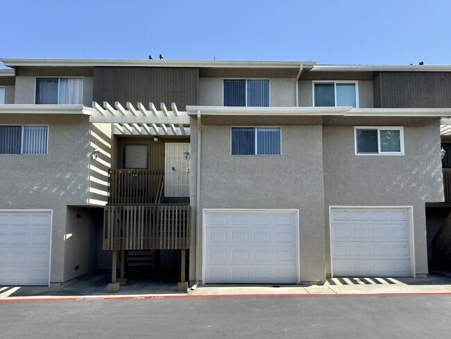 Building Photo - Spacious Townhome in Quail Ridge
