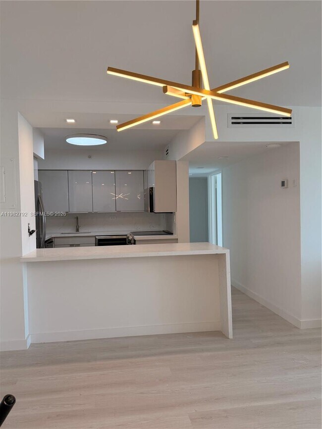 Building Photo - 1500 Bay Rd