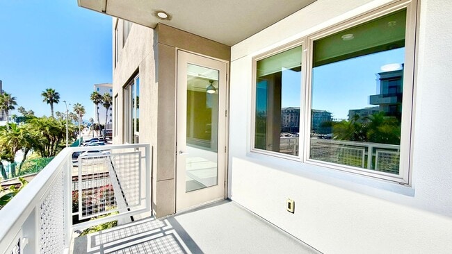 Building Photo - Brand New High-Rise Condo Unit with Stunni...
