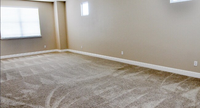 Building Photo - For Rent – Spacious 4-Bedroom Home with Bo...