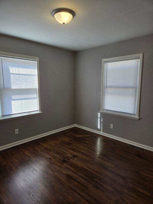 Building Photo - 715 N Kokomo Ave